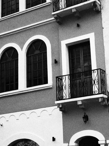 Fachada exterior real de Casa Sucre
